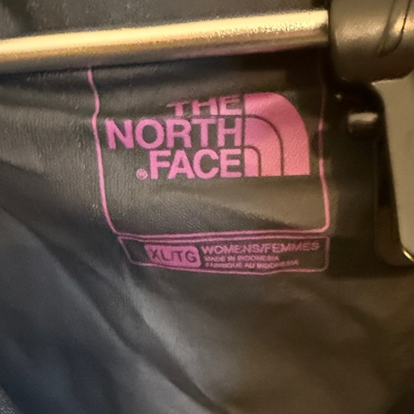 The North Face Gray Jacket with Pink Logo. Size xl. Great condition. - Picture 4 of 4